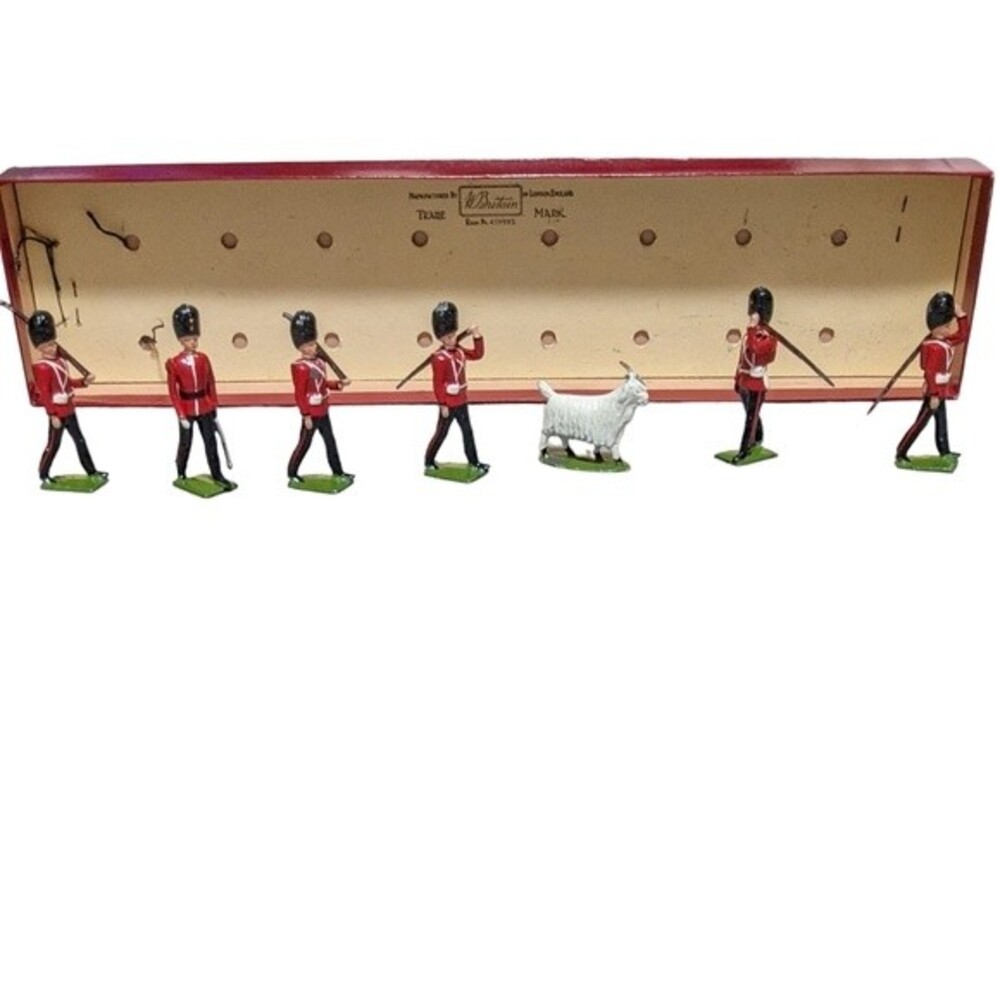 Miniatures the Royal Welsh fusiliers 6 soldiers and goat mascot in box - Picture 5 of 12